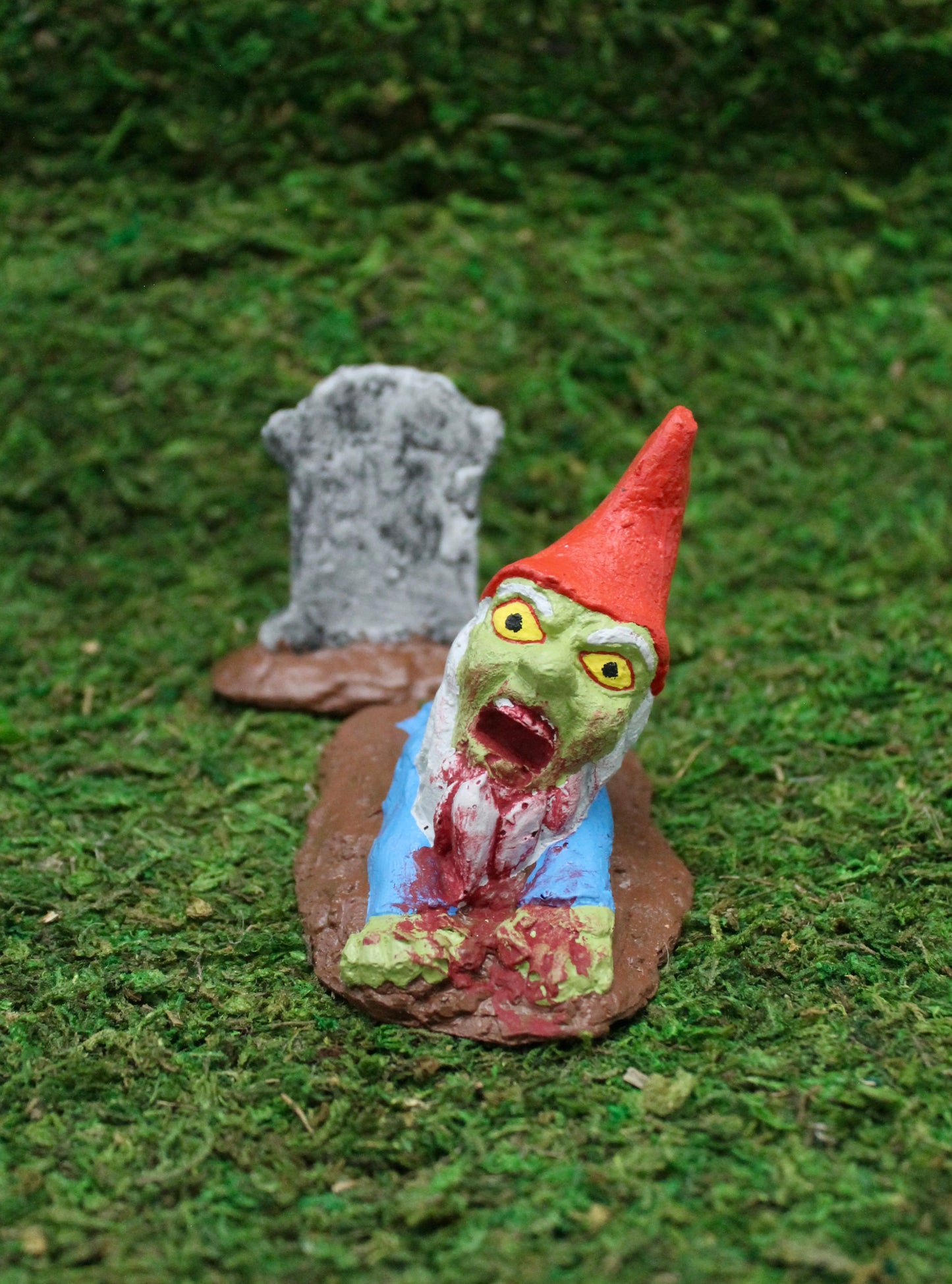 Zombie Gnomes: Stan the Zombie Man w/ Tombstone