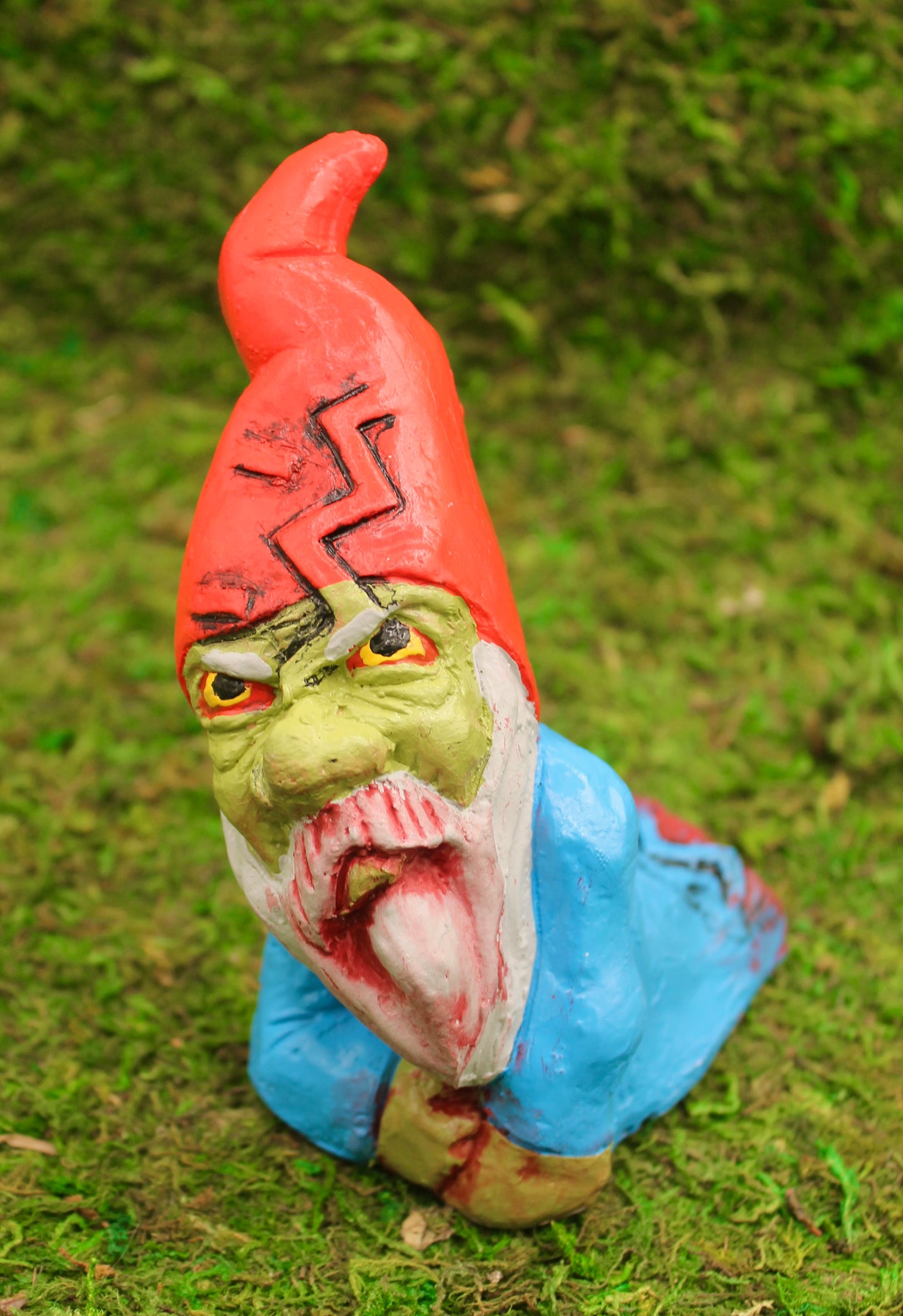 Zombie Gnomes: gNOme Crossing
